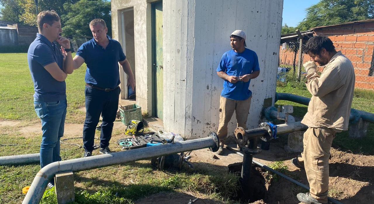 Bernardo Baccello visitó la obra de dos pozos de agua en El Triunfo