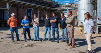 Funcionarios del ministerio de Trabajo y de Desarrollo Agrario visitaron la paralizada fábrica de Arenaza