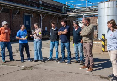 Funcionarios del ministerio de Trabajo y de Desarrollo Agrario visitaron la paralizada fábrica de Arenaza